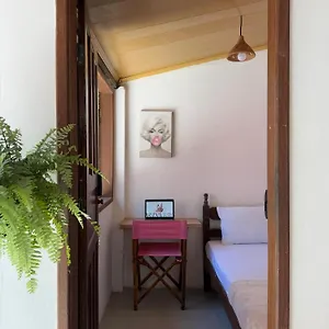 hostel-vulva-trancoso-women-only-feminist-club.hotelsportoseguro.com/
